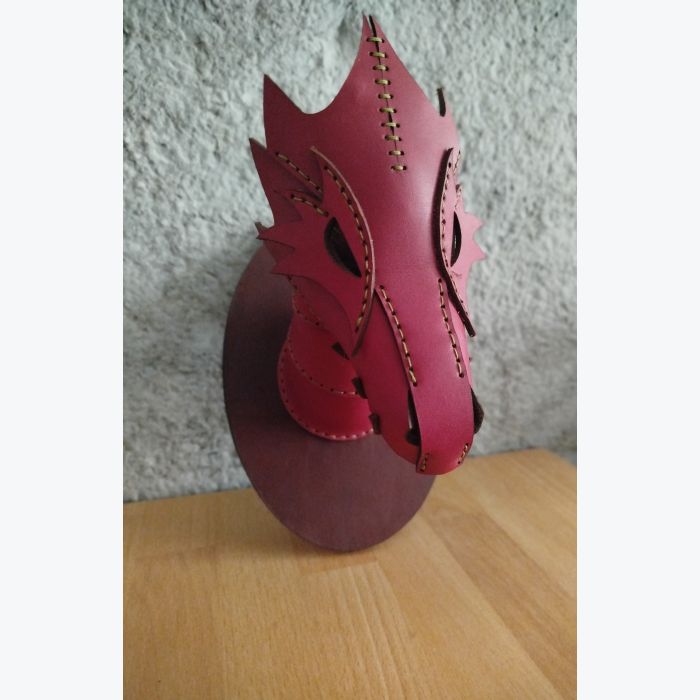 Tête de dragon en cuir rouge – Série limitée