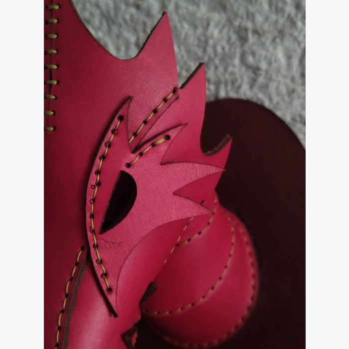 Tête de dragon en cuir rouge – Série limitée