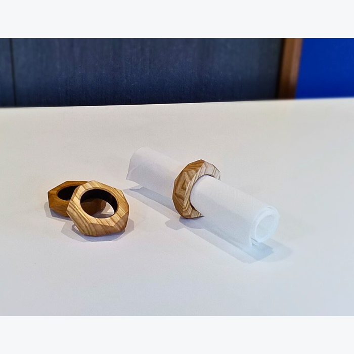 Rond de serviette en bois de châtaignier sculpté