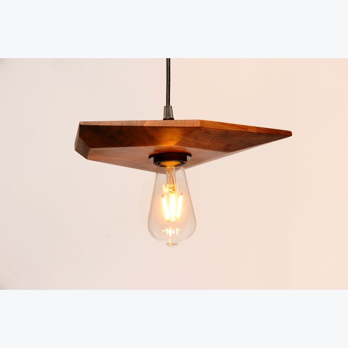 Suspension en noyer massif, design géométrique à facettes