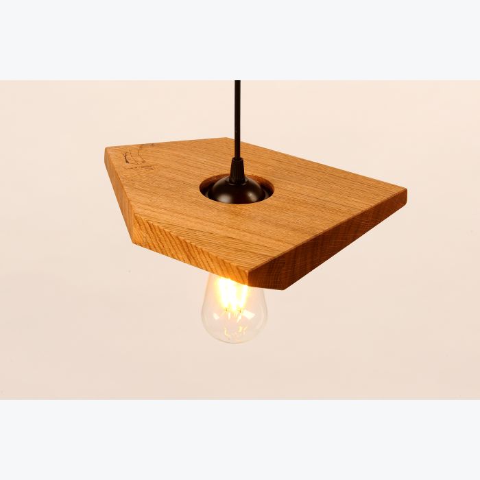 Suspension en chêne massif, design géométrique à facettes