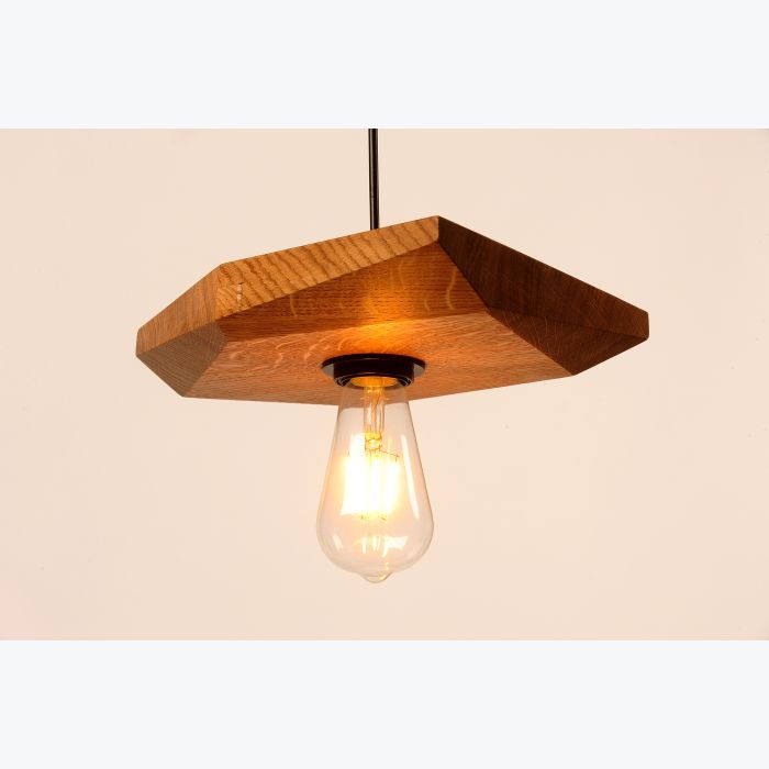Suspension en chêne massif, design géométrique à facettes