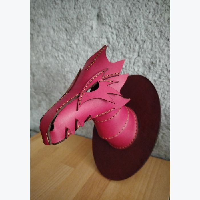 Tête de dragon en cuir rouge – Série limitée