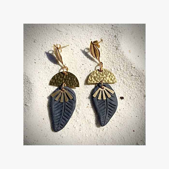 Boucles d’oreilles en porcelaine noire