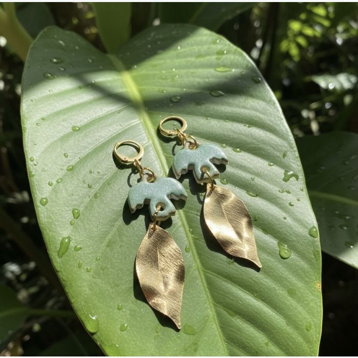 Boucles d’oreilles oiseau en porcelaine blanche et émail vert antique