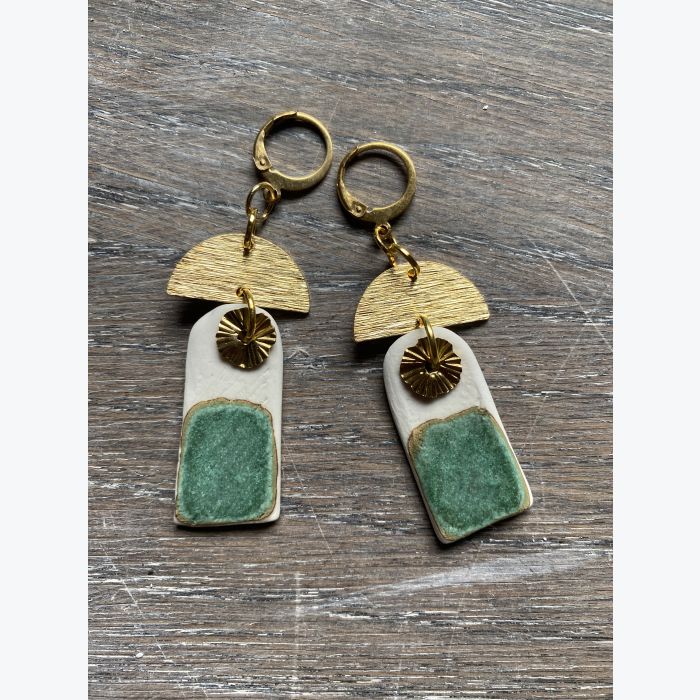 Boucles d’oreilles en porcelaine blanche et émail vert antique