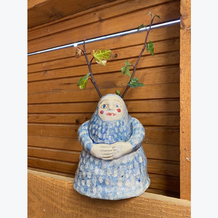 sculpture en grès en forme de  femme feuilles