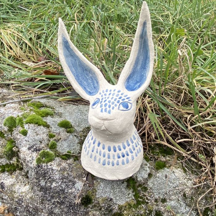 Sculpture en grès en forme de lapin