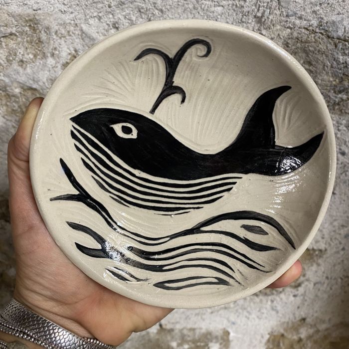 Baleine - Coupelle en grès céramique décorée à la main pièce unique