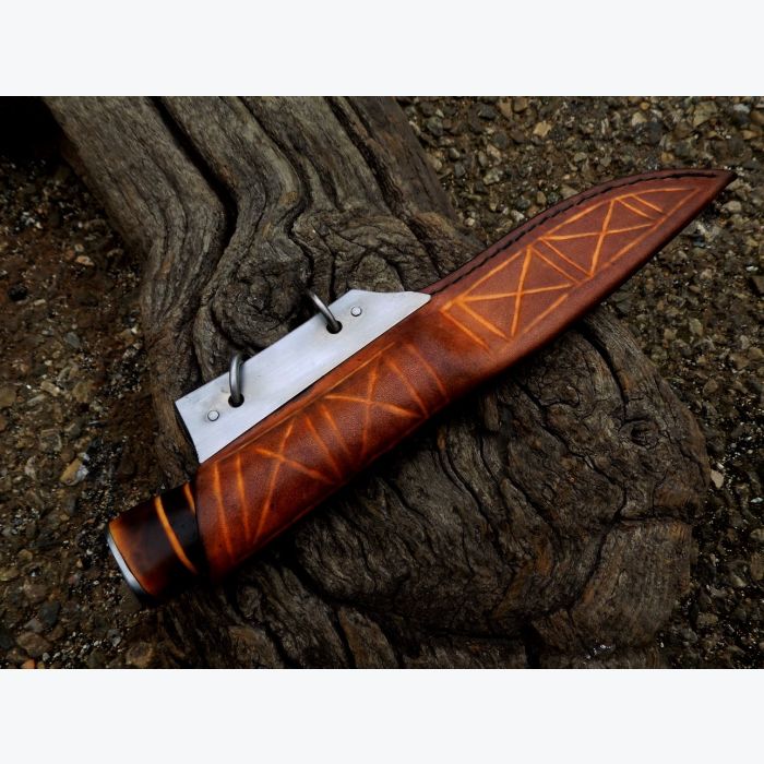 Couteau droit en Buis. Lame en Damas.