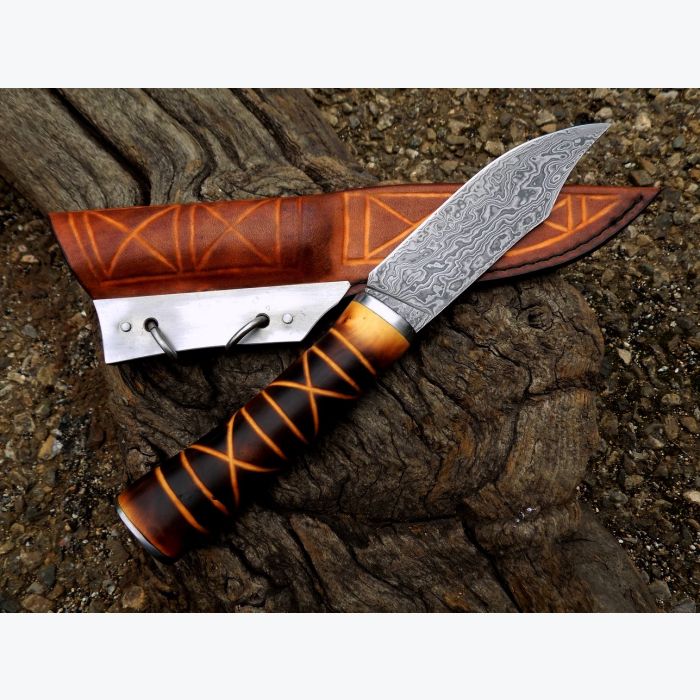 Couteau droit en Buis. Lame en Damas.