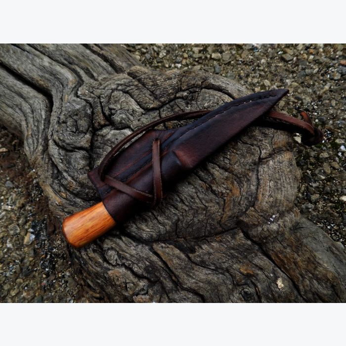 Petit Couteau droit en Cade et Laiton.