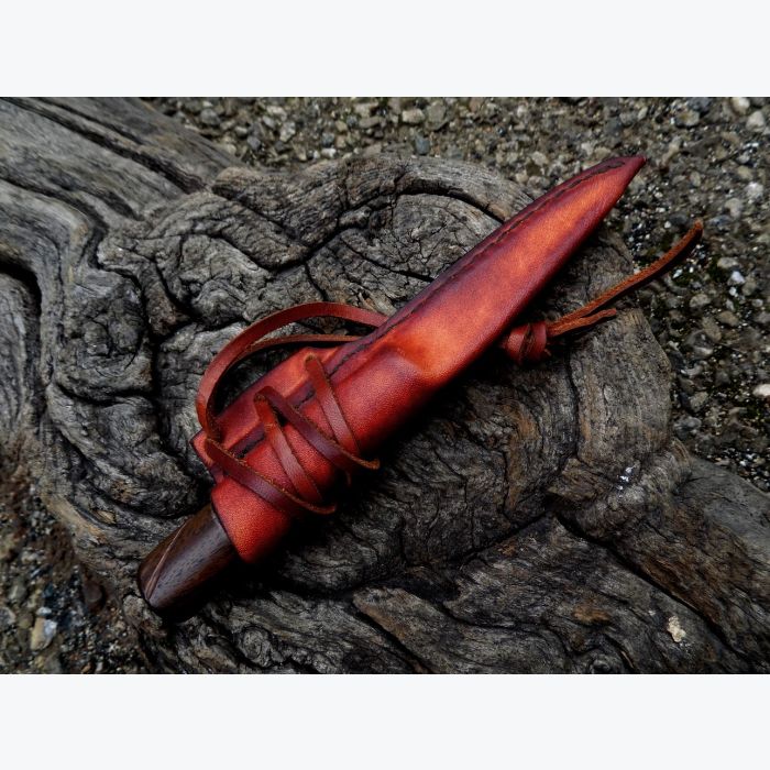 Petit Couteau droit en Noyer et Cuivre.