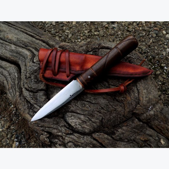 Petit Couteau droit en Noyer et Cuivre.