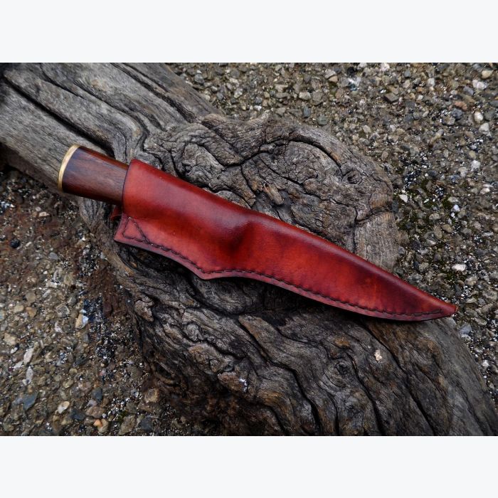 Couteau droit en Noyer et Laiton.