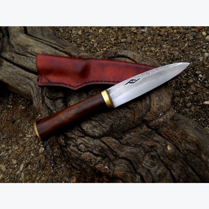 Couteau droit en Noyer et Laiton.