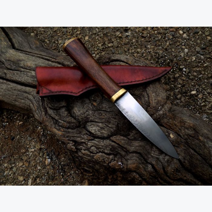 Couteau droit en Noyer et Laiton.