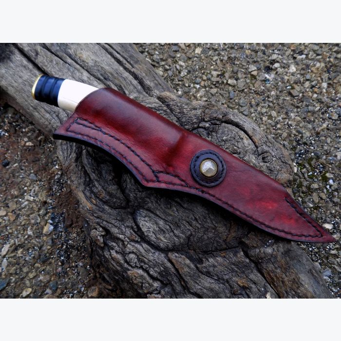 Couteau droit en Laiton, Cerf et Ebène.  Lame sandwich, avec décoration en nickel.