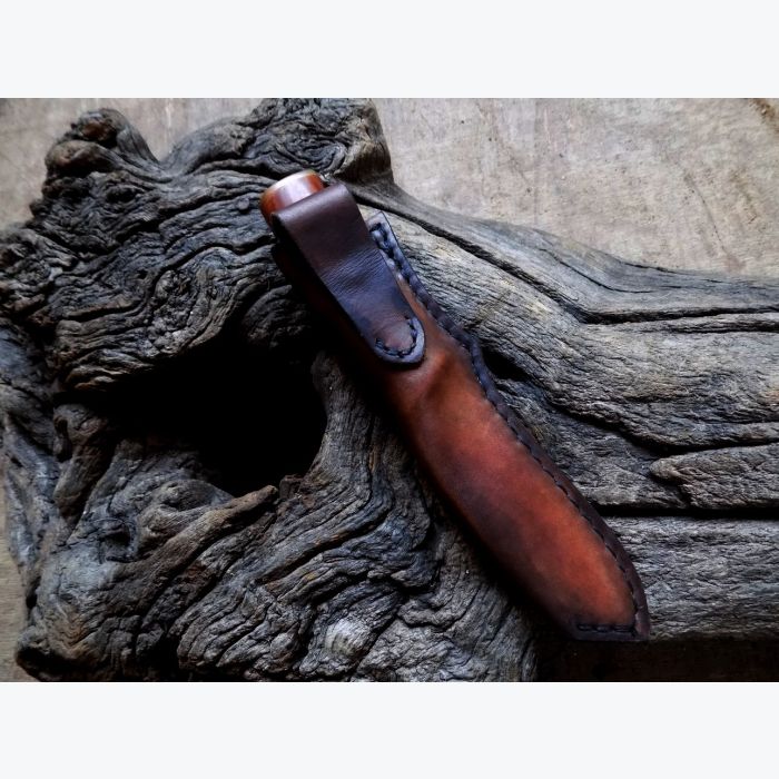 Couteau droit en Amandier et Cuivre. Lame en Damas torsadé.