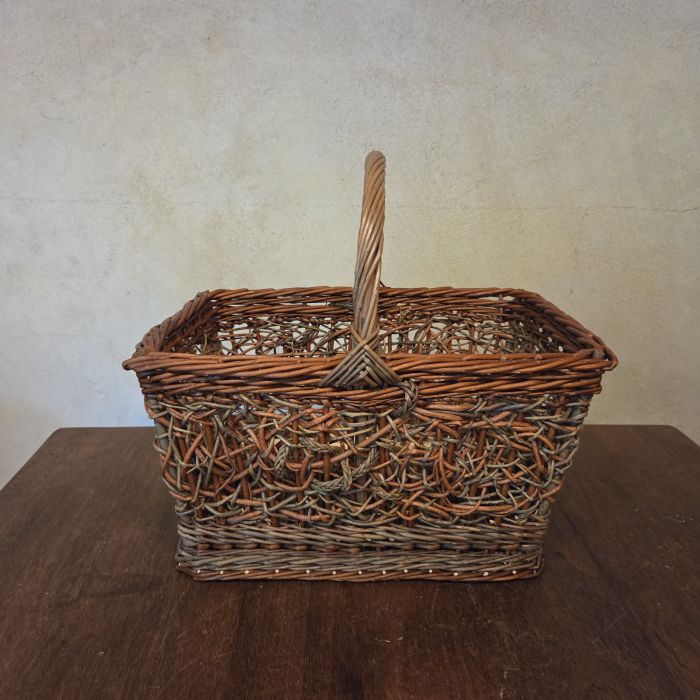 Panier rectangulaire en osier brut, entrelacs