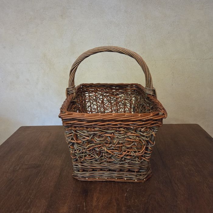 Panier rectangulaire en osier brut, entrelacs