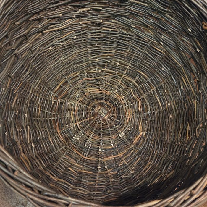 Grande corbeille en osier brut, pièce unique