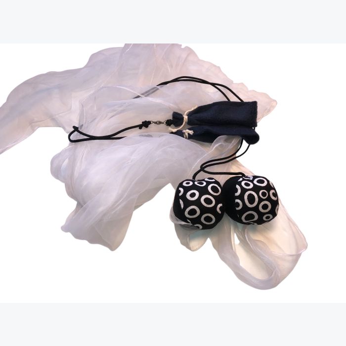 Bolas Longs Foulards Blancs, La Danse de la Lumière