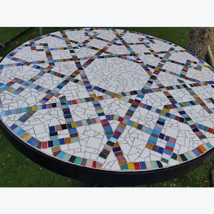 Table mosaïque  "labyrinthe", type bistro 60cm de diamètre