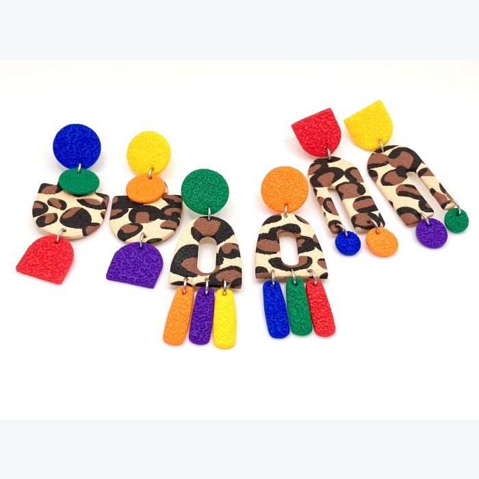 Grandes boucles d'oreilles Léopard colorées – INDISCRÈTES – Bijoux XXL légers en argile polymère – Fait main en France – Style Bohème Rock