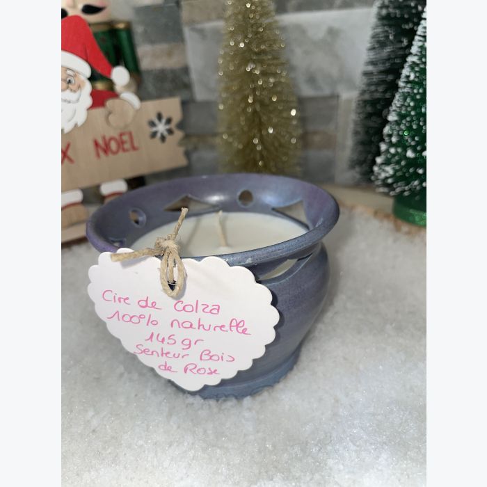 Bougie artisanale violette, parfumée senteur bois de rose