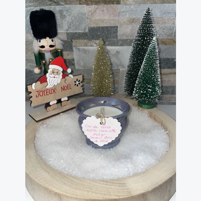 Bougie artisanale violette, parfumée senteur bois de rose