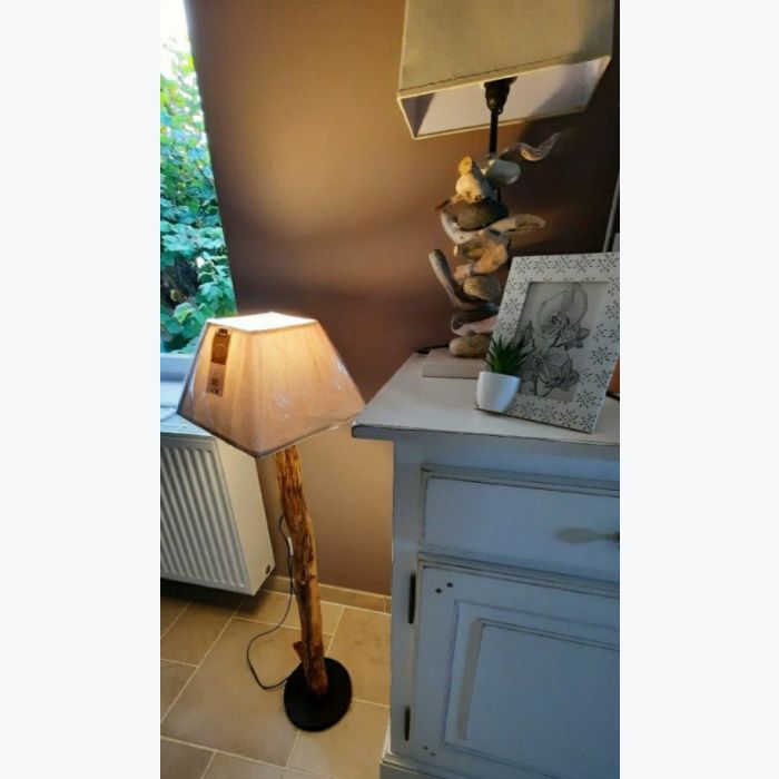 Lampe en bois flotté