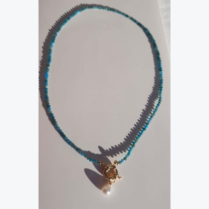 Collier en pierres naturelles d'apatite et en perle de nacre