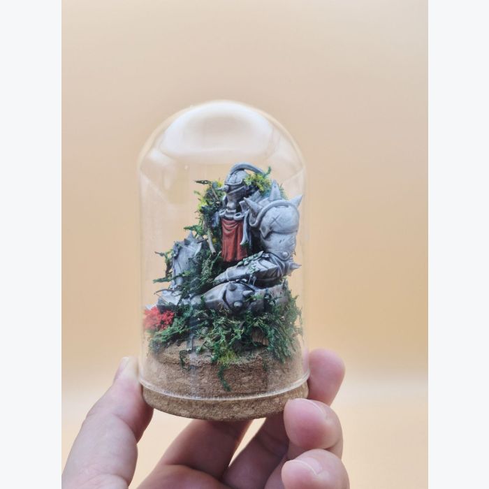 Diorama Alphonse sous cloche – Figurine artisanale inspirée de Fullmetal Alchimist