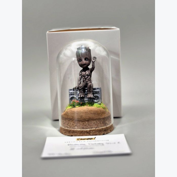 Diorama Baby Groot – Figurine artisanale inspirée des Gardiens de la Galaxie