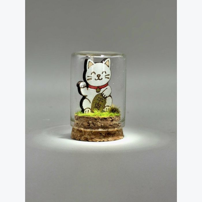 Mini Maneki-Neko sous Cloche – Porte-Bonheur Japonais Artisanal