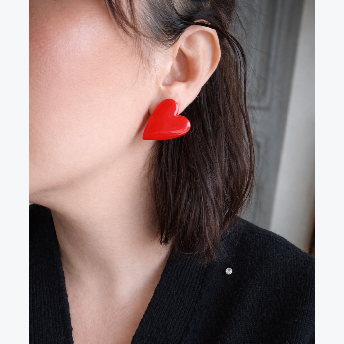 Boucles d’oreilles puces – Cœur rouge