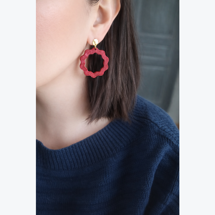 Boucle d'oreilles ondulée - bordeaux