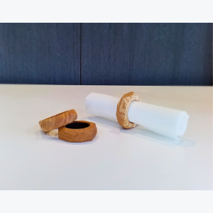 Rond de serviette en bois de châtaignier sculpté
