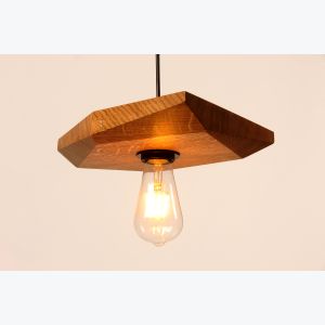 Suspension en chêne massif, design géométrique à facettes