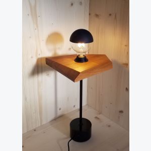 Lampe à poser en chêne massif, design géométrique