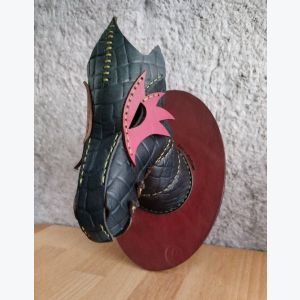 Tête de dragon en cuir rouge et noir – Série limitée