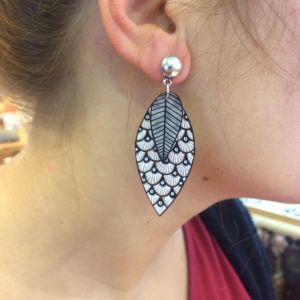 Boucles d'oreilles feuilles grand modèle motif écailles