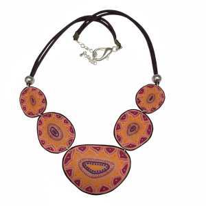 Collier plastron galet tour de cou