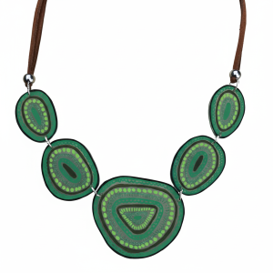 Collier plastron galet tour de cou