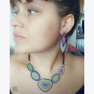 Collier plastron galet tour de cou