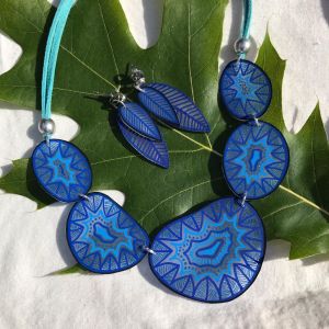 Collier plastron galet tour de cou