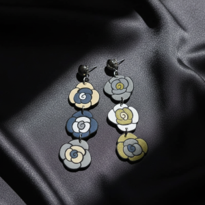 Boucles d'oreilles trois roses longues