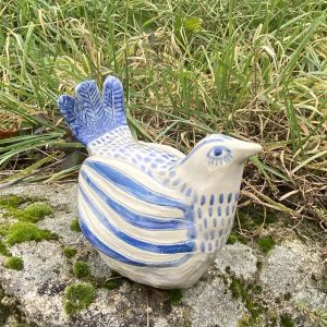 Sculpture en grès en forme d’oiseau