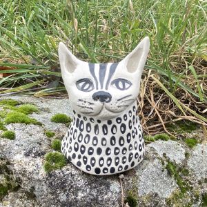 sculpture en grès en forme de chat